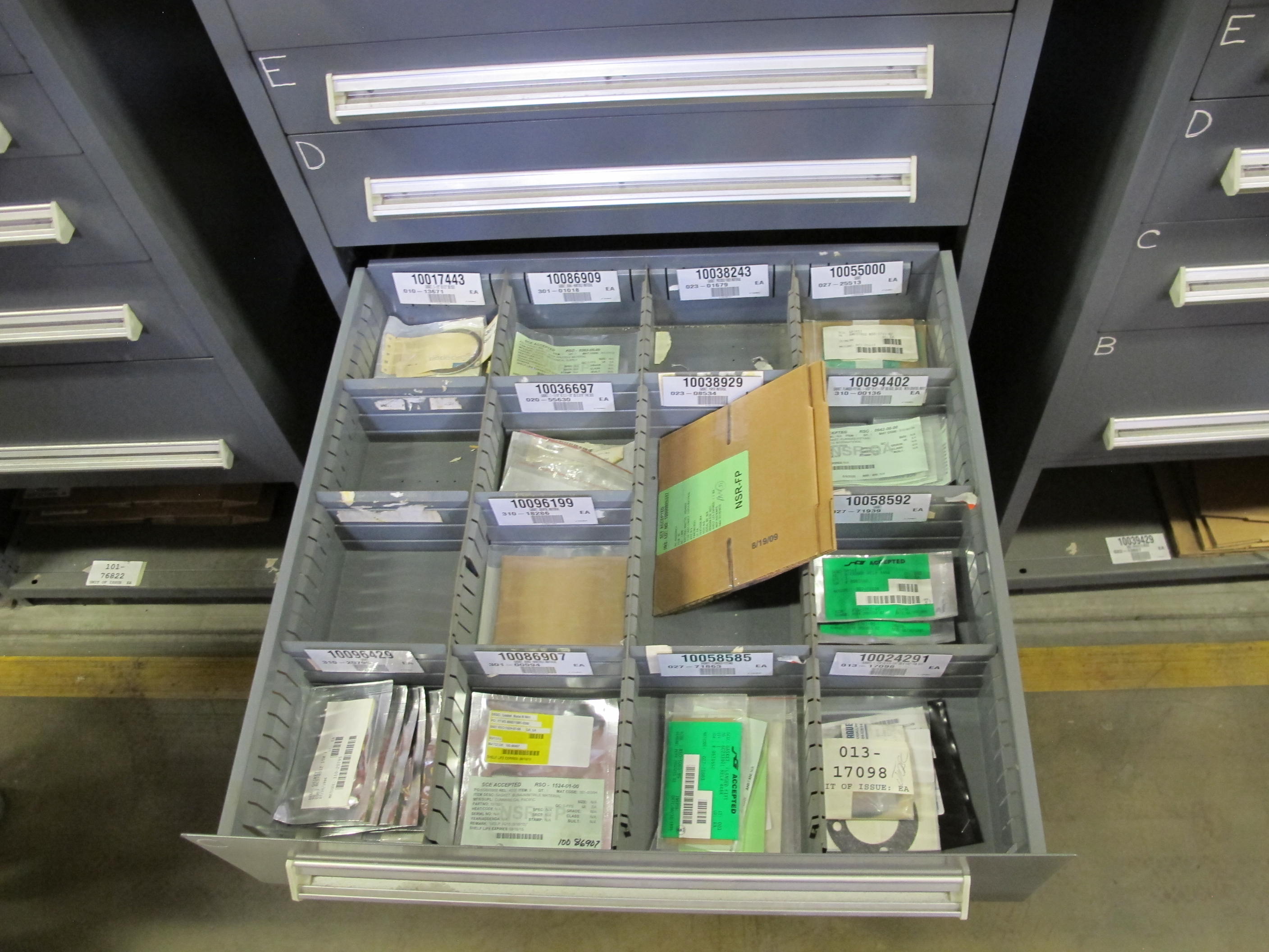 STANLEY VIDMAR HEAVY DUTY 5-DRAWER PARTS CABINET W/ CONTENTS (W-50) LOADING & HANDLING FEE $25-